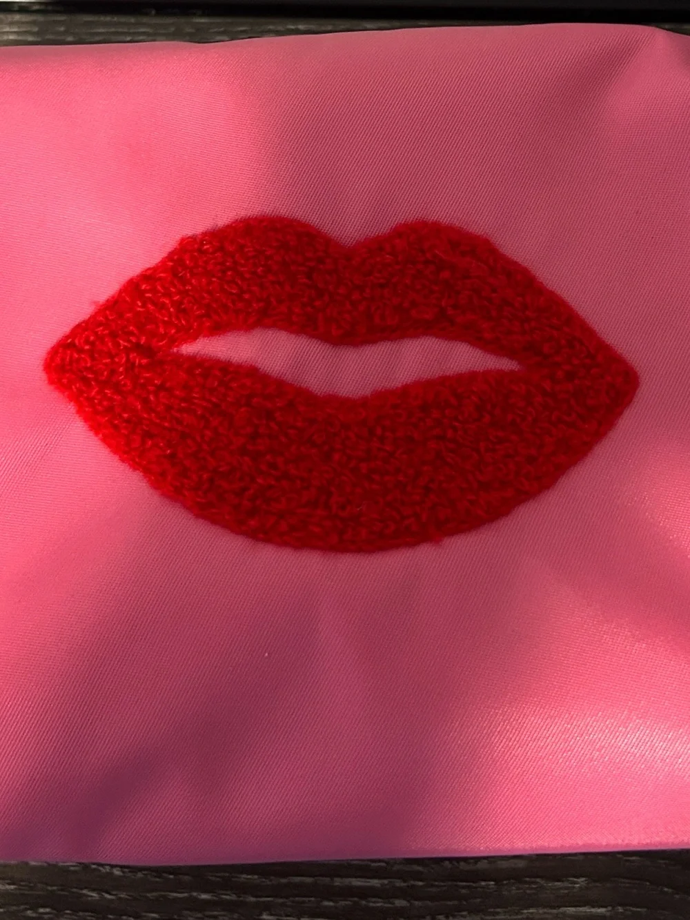 Shiraleah Cara Lips Cosmetic Pouch, Pink NWT